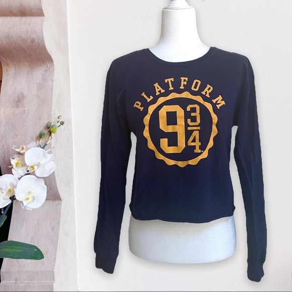Warner Bros. Tops - Harry Potter Platform 9 3/4 Blue and Gold Long Sleeve T Shirt Crop Top Size M